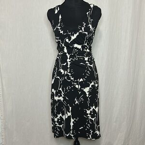 Express Floral Dress - Scoop Neck | Size 2
| Black & White